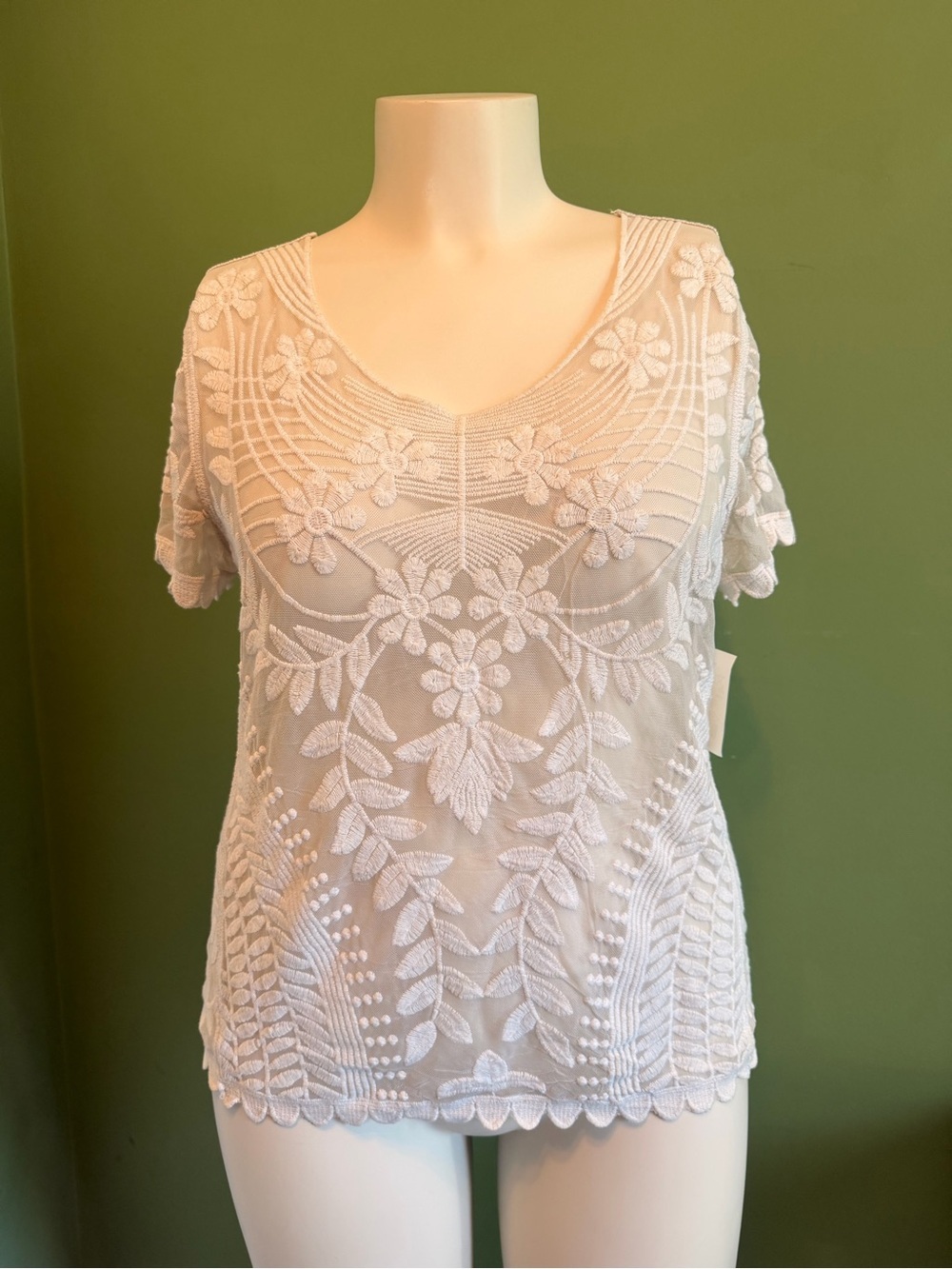 Dex White Floral Embroidered Short Sleeve Blouse